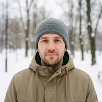 Portrait d'un client en bonnet de laine